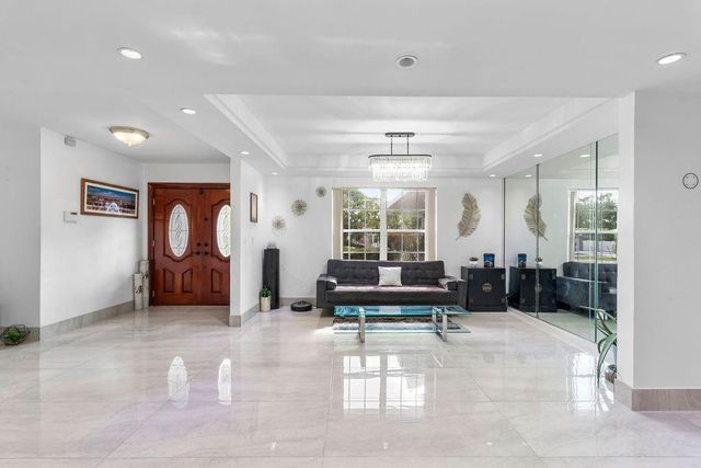 19885 NE 22nd Avenue, Miami, FL 33180