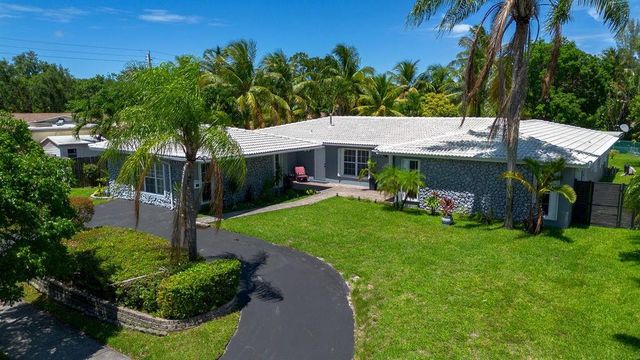 19885 NE 22nd Avenue, Miami, FL 33180