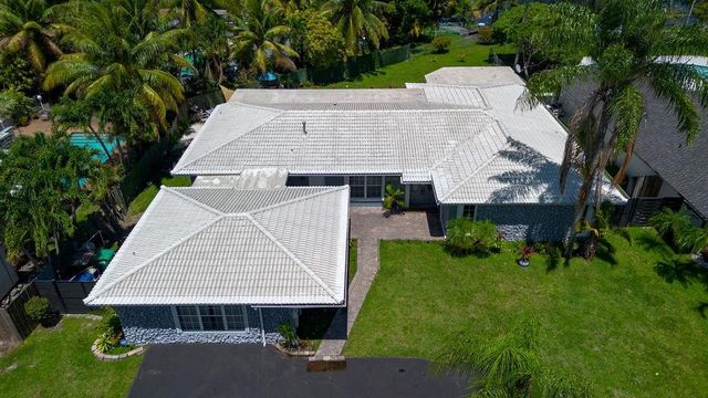 19885 NE 22nd Avenue, Miami, FL 33180