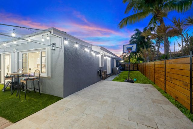 19885 NE 22nd Avenue, Miami, FL 33180