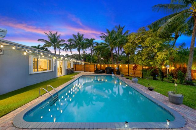 19885 NE 22nd Avenue, Miami, FL 33180