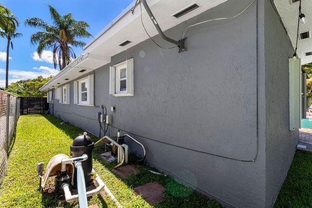 19885 NE 22nd Avenue, Miami, FL 33180