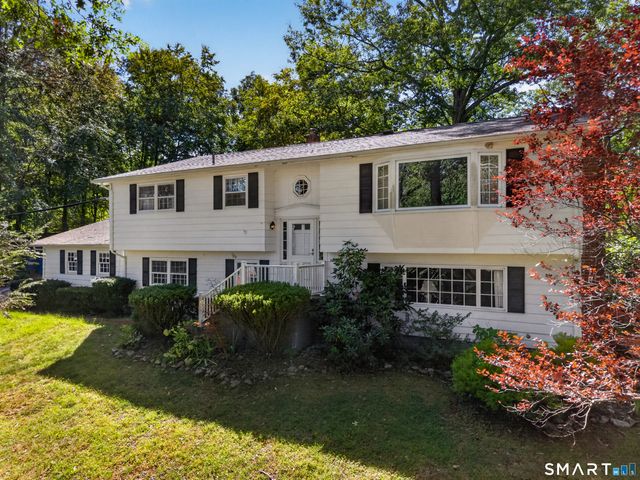35 Inchcliffe Drive, Ledyard, CT 06335