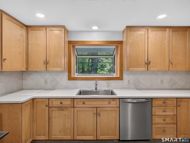 35 Inchcliffe Drive, Ledyard, CT 06335