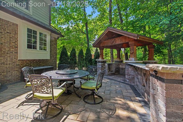 8273 Trafford Court, Canton Charter Township, MI 48187