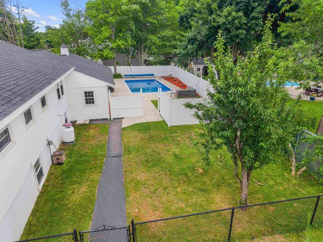 1 Birchwood Drive, Merrimack, NH 03054