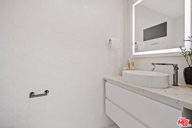 7141 Woodrow Wilson Drive, Los Angeles, CA 90068