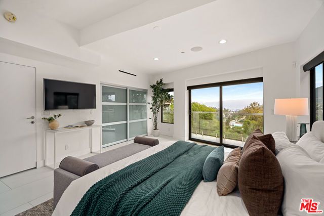 7141 Woodrow Wilson Drive, Los Angeles, CA 90068