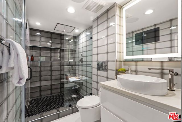 7141 Woodrow Wilson Drive, Los Angeles, CA 90068