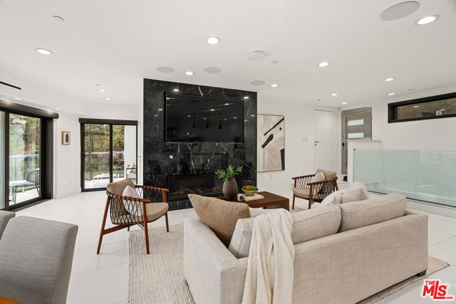 7141 Woodrow Wilson Drive, Los Angeles, CA 90068