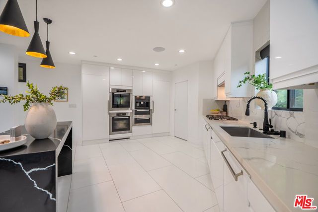 7141 Woodrow Wilson Drive, Los Angeles, CA 90068