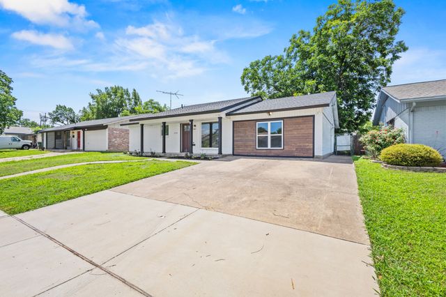 2134 Bowie Drive, Carrollton, TX 75006