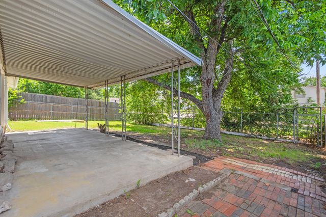 2134 Bowie Drive, Carrollton, TX 75006
