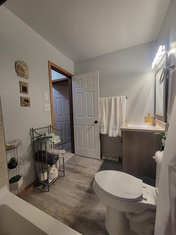 708 KENSINGTON ROAD, Neenah, WI 54956