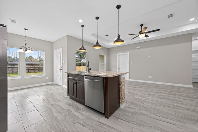 1107 Lyle W Avenue, Cleveland, TX 77327