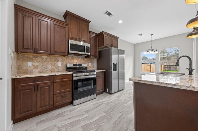 1107 Lyle W Avenue, Cleveland, TX 77327