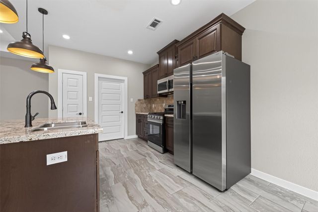 1107 Lyle W Avenue, Cleveland, TX 77327