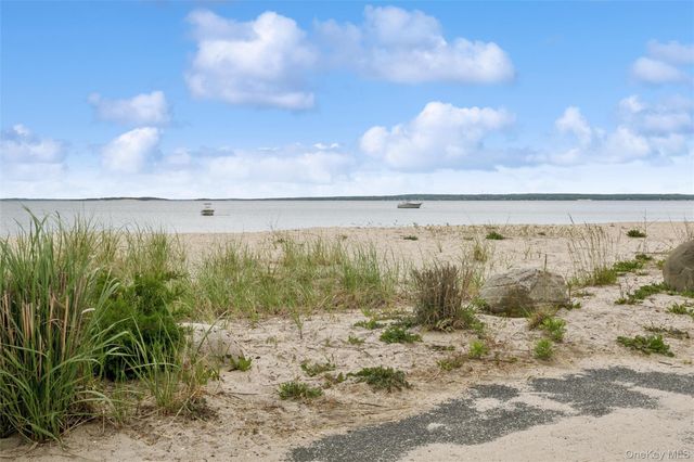 620 Wunneweta Road, Cutchogue, NY 11935