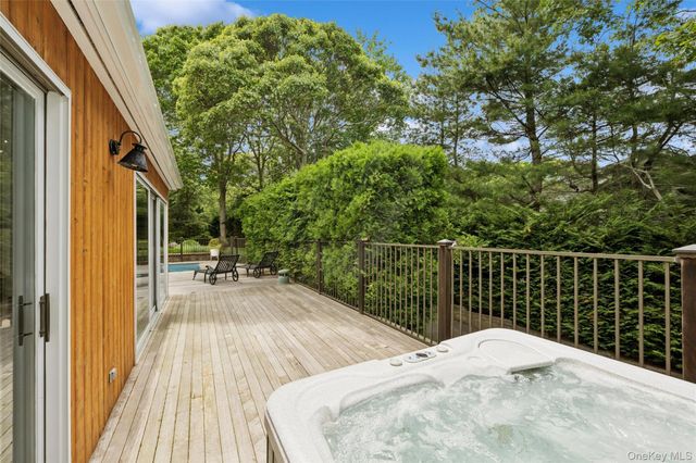 620 Wunneweta Road, Cutchogue, NY 11935