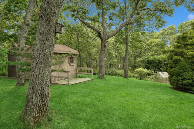 620 Wunneweta Road, Cutchogue, NY 11935