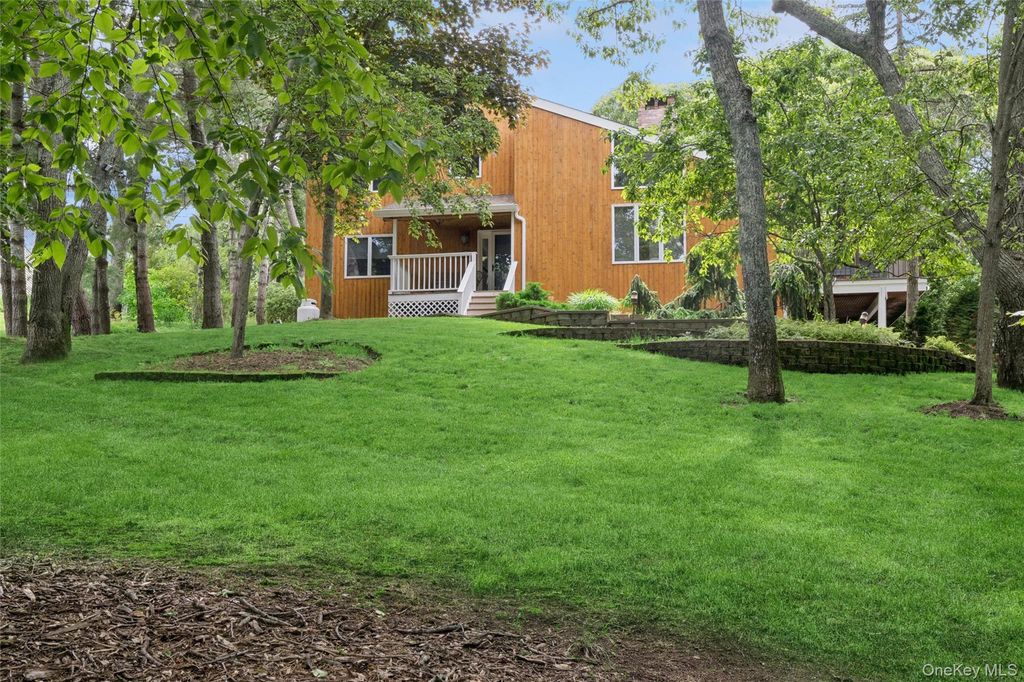 620 Wunneweta Road, Cutchogue, NY 11935