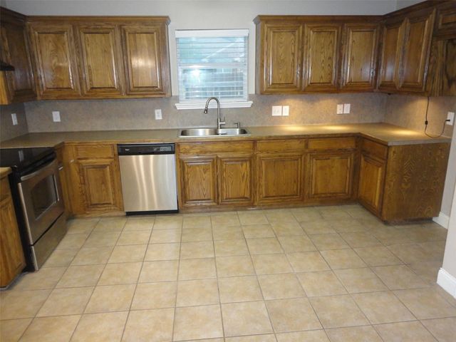 316 Hacienda Drive, Waxahachie, TX 75165