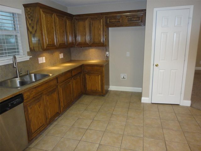 316 Hacienda Drive, Waxahachie, TX 75165