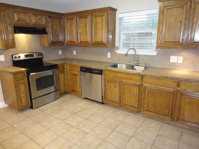 316 Hacienda Drive, Waxahachie, TX 75165