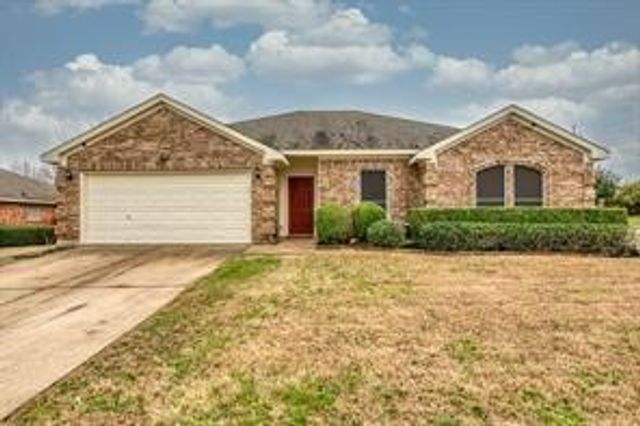 316 Hacienda Drive, Waxahachie, TX 75165