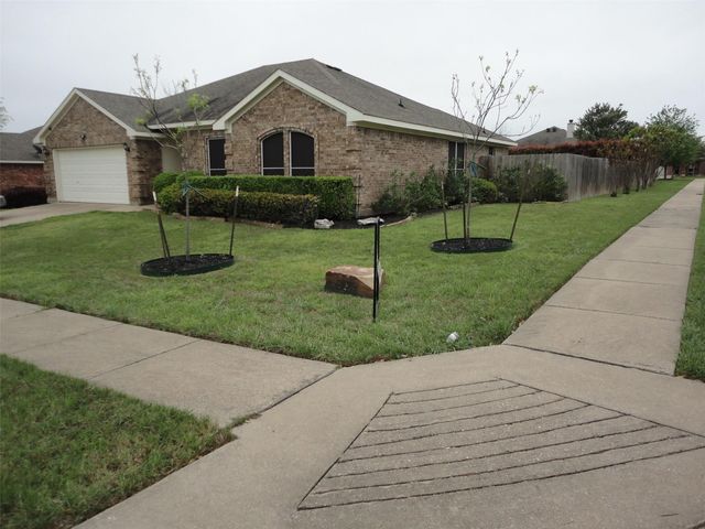 316 Hacienda Drive, Waxahachie, TX 75165