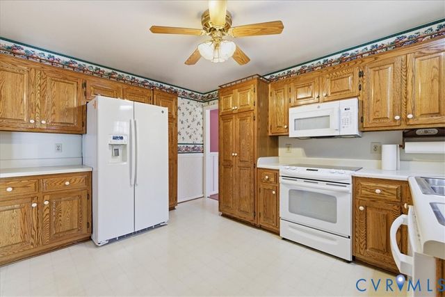 122 Hampton Dr, Colonial Heights, VA 23834