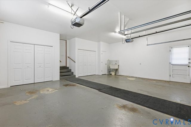 122 Hampton Dr, Colonial Heights, VA 23834