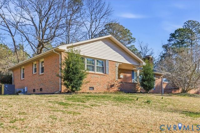 122 Hampton Dr, Colonial Heights, VA 23834