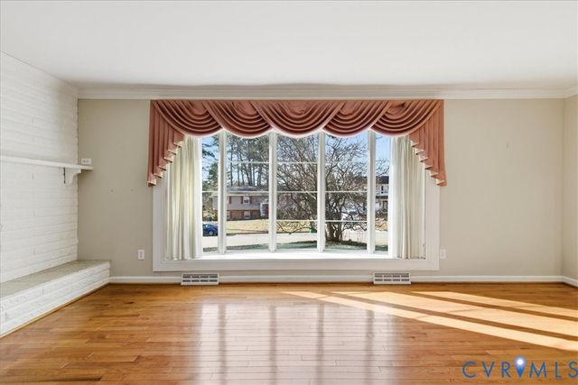 122 Hampton Dr, Colonial Heights, VA 23834