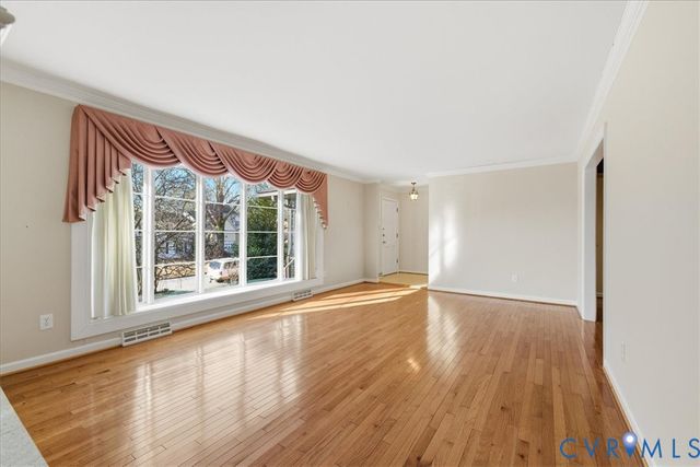 122 Hampton Dr, Colonial Heights, VA 23834