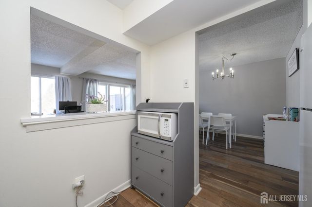 17 Inwood Terrace, Freehold, NJ 07728