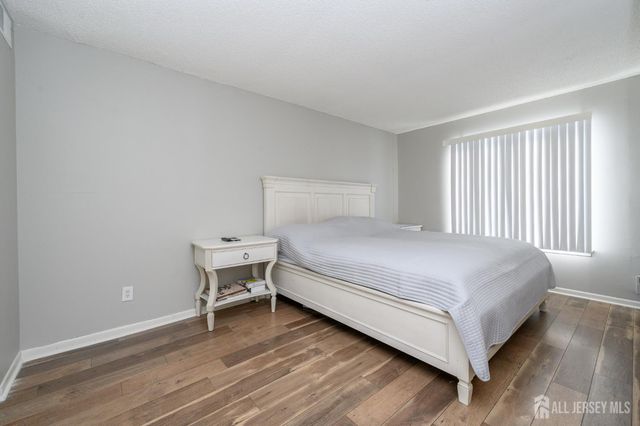 17 Inwood Terrace, Freehold, NJ 07728