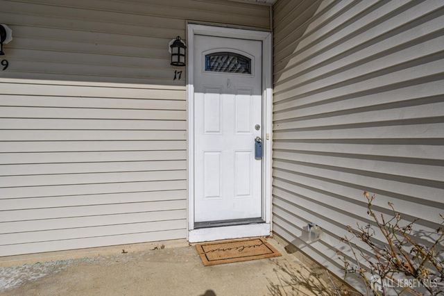 17 Inwood Terrace, Freehold, NJ 07728