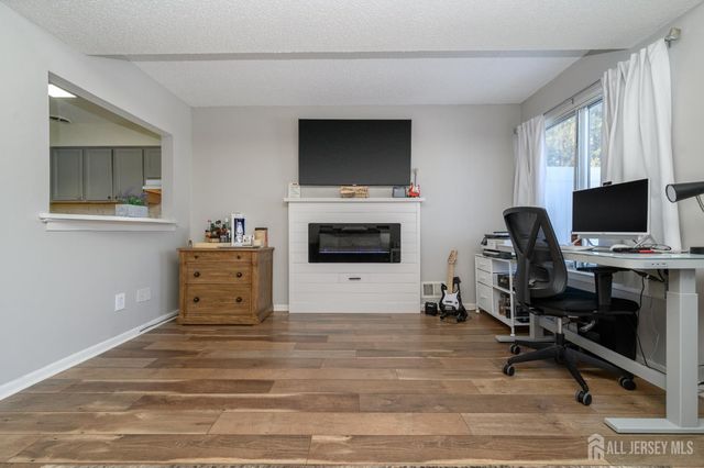 17 Inwood Terrace, Freehold, NJ 07728