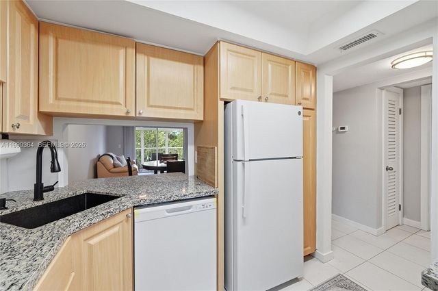 1200 Hillcrest Ct 306, Hollywood, FL 33021