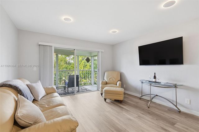 1200 Hillcrest Ct 306, Hollywood, FL 33021