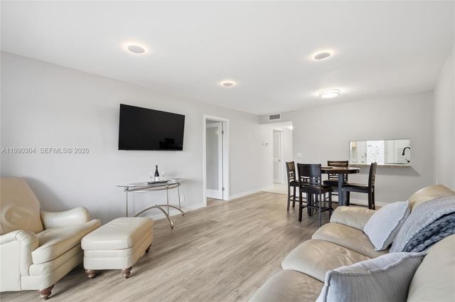 1200 Hillcrest Ct 306, Hollywood, FL 33021