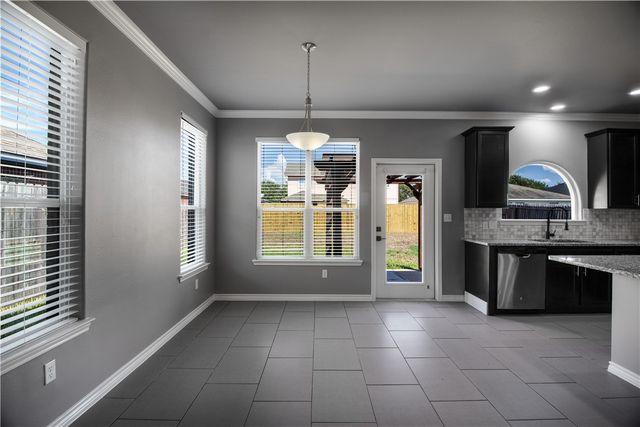 2212 Tallow Dr, Portland, TX 78374