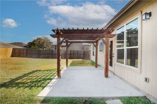 2212 Tallow Dr, Portland, TX 78374