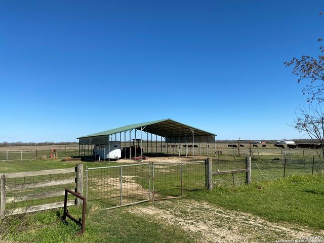 1149 STATE HIGHWAY 119, Stockdale, TX 78160