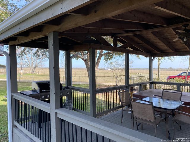 1149 STATE HIGHWAY 119, Stockdale, TX 78160