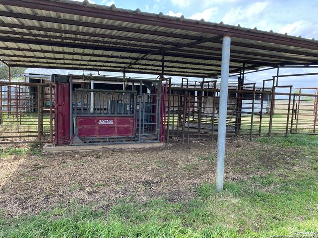 1149 STATE HIGHWAY 119, Stockdale, TX 78160