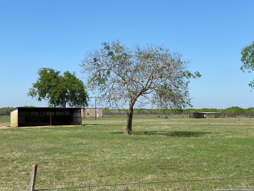 1149 STATE HIGHWAY 119, Stockdale, TX 78160