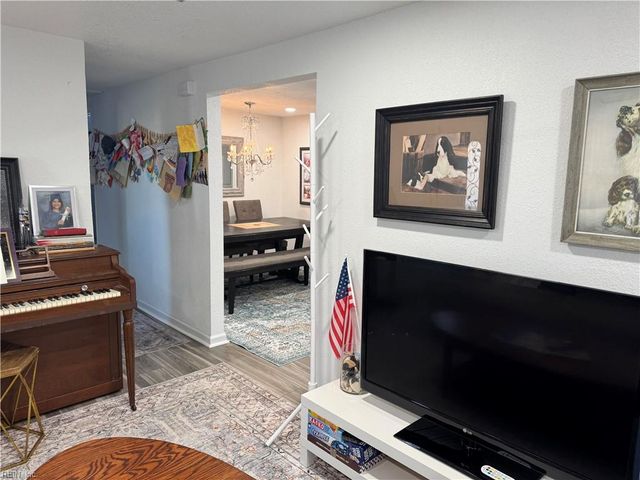 425 Waters RD, Chesapeake, VA 23322