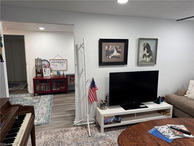 425 Waters RD, Chesapeake, VA 23322